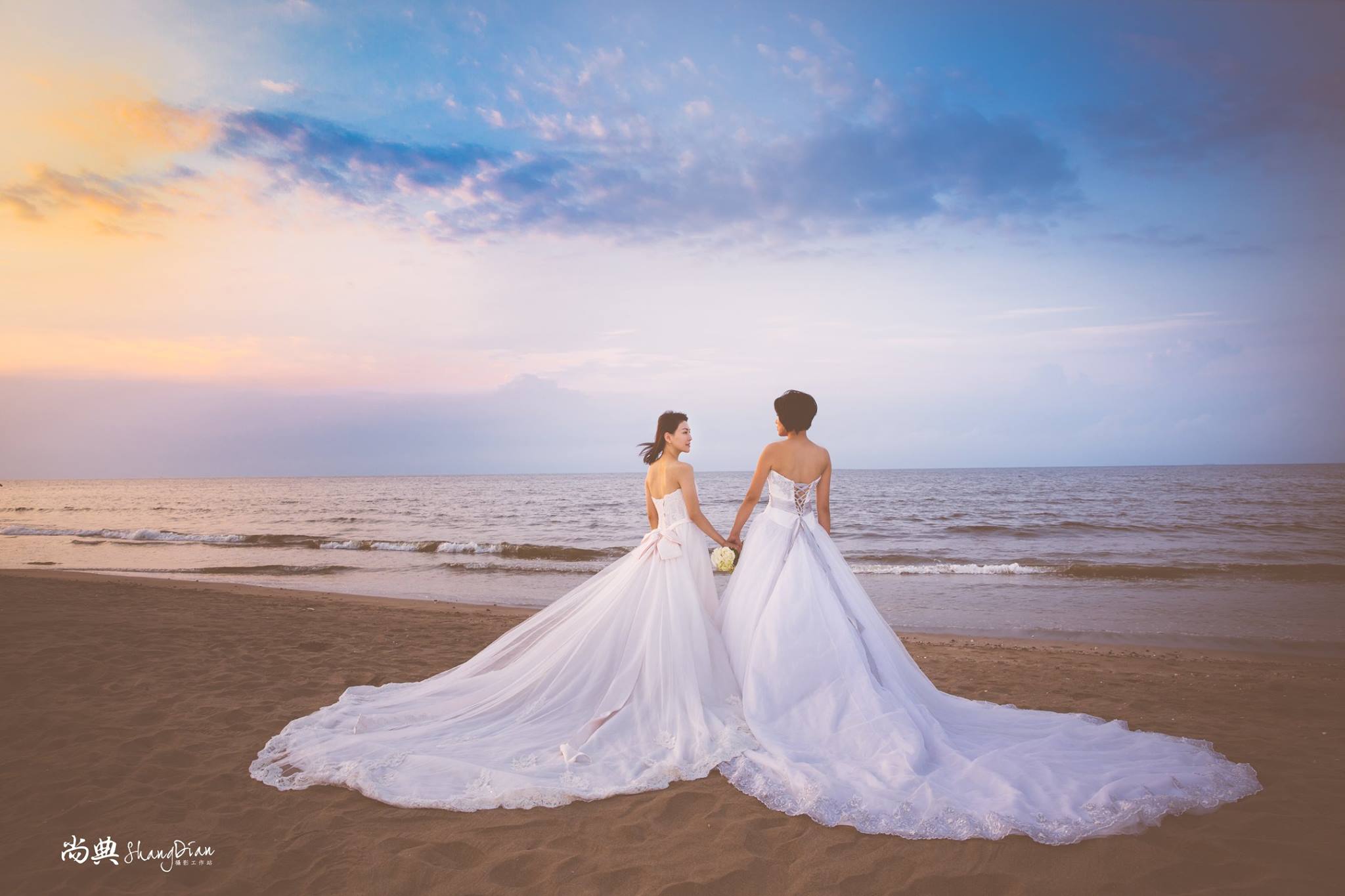 女同志伴侶婚紗照